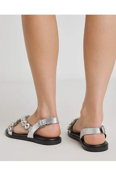 صندل مزين بأحجار - قالب عريض