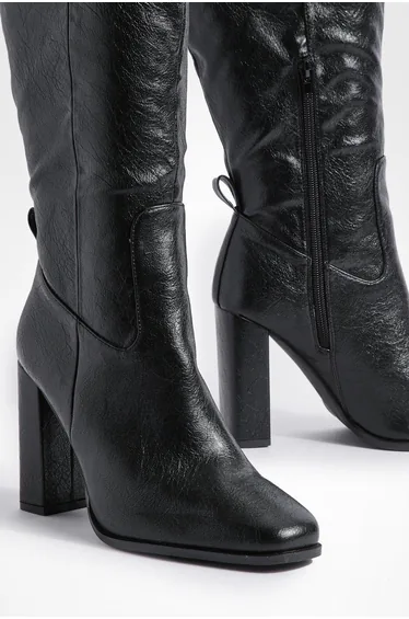 بوت بطول الركبة بكعب عريض لامع