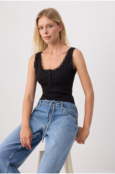 Black Fitted Pool Neck Sleeveless Crop Ribbed Stretchy Knitted Tank Top