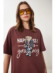 تيشيرت نسائي قطن بتصميم واسع بطبعة دبدبوب - بني - 2