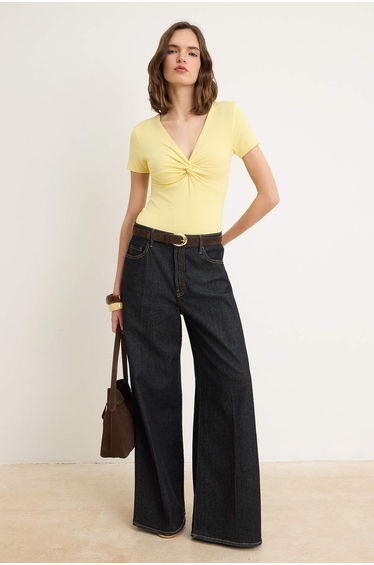 Light Yellow Pistachio Green Fitted/V-Fitting V-Neck Ruched Soft Knitted Blouse
