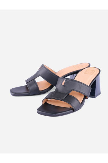 Women Black Plain Leather Block Heel Sandals