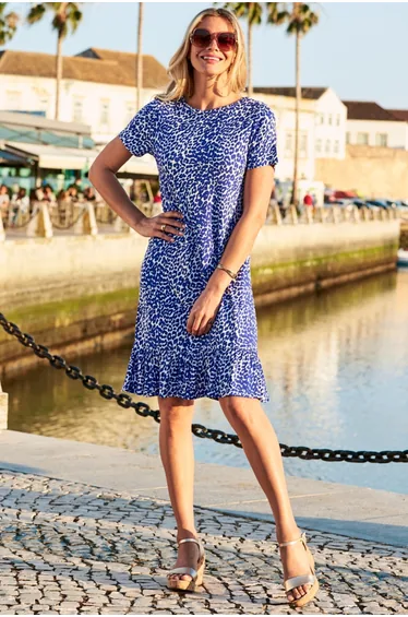 فستان جيرسية بحواف كشكش بطبعة ليوبارد لون أبيض و أزرق