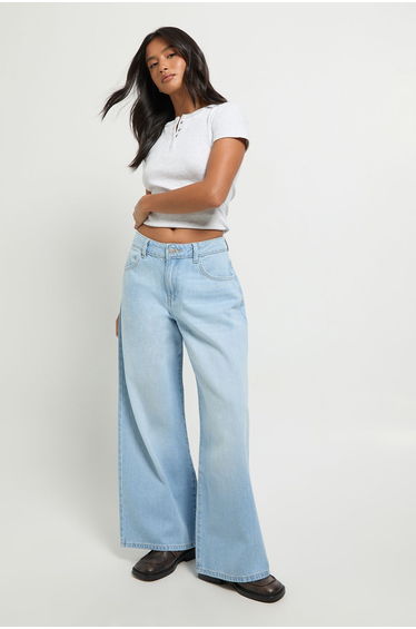 Petite Boohoo Basics Mid Waist Boyfriend Jean - bleach wash