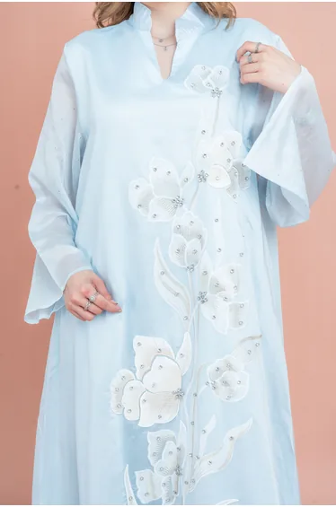 عباية Ikkxa باللون الأزرق