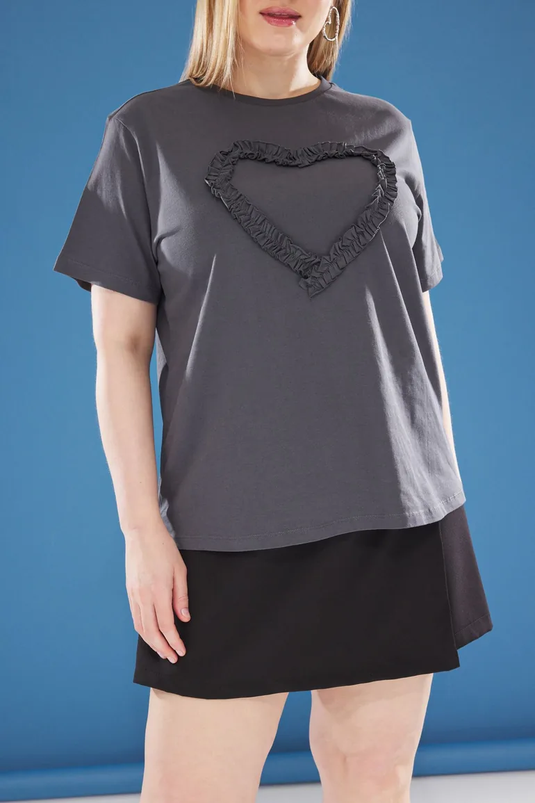 Gray Front Ruffle Heart Detail Boyfriend Fit Plus Size T-shirt - 3