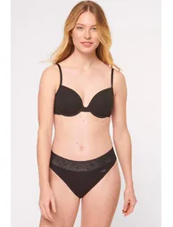 سروال كنيكرز