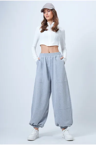 بنطلون رياضة تريند ألاكاتي ستايل رمادي بقصة واسعة