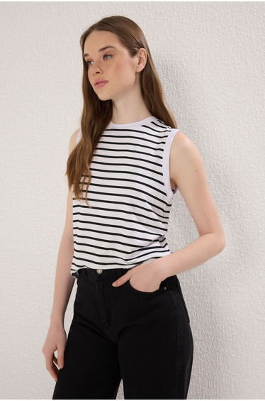 White Striped Regular/Normal Pattern V Neck Knitted Undershirt