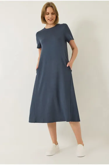 فستان بيانكو لوتشي تيشيرت كحلي ميدي