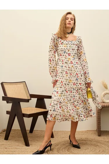 فستان ميدي بياقة مربعة بطبعة أزهار