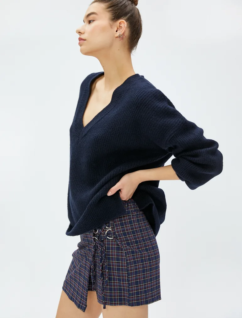 Long Sleeve Knitted V Neck Sweater - 1