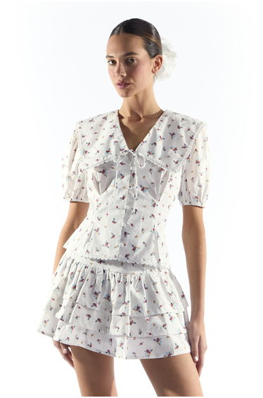 Blouse with Oversized Collar and Tie in White Floral