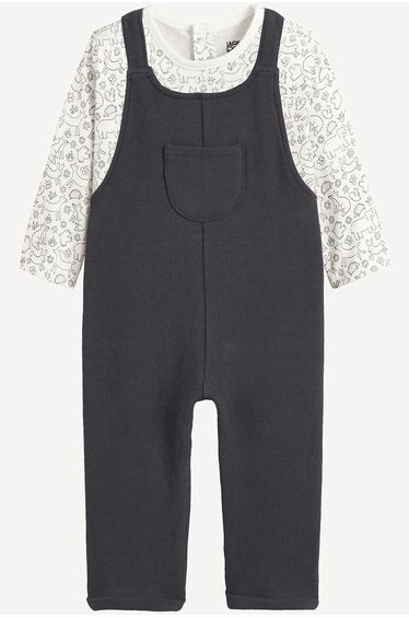 T-Shirt/Dungarees Outfit
