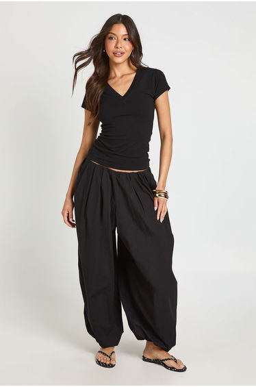 V Neck Cap Sleeve Fitted T-shirt - black