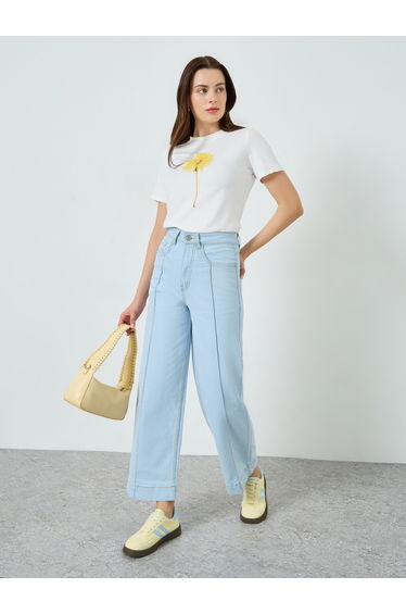 Women Straight Fit Jeans with Pintuck Details