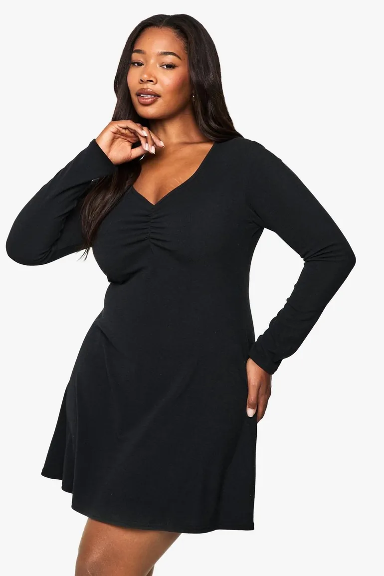 plus rib ROUCHED DETAIL MINI SKATER DRESS - black Boohoo Black : Dresses :  VogaCloset Oman