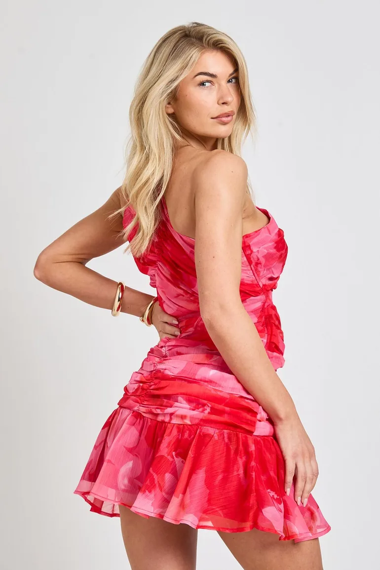 فستان بوهو شيفون زهري قصير على شكل حرف A بكتف واحد بطبعة أزهار - 1