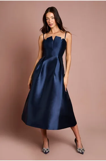 فستان ميدي تويل بياقة نوتش