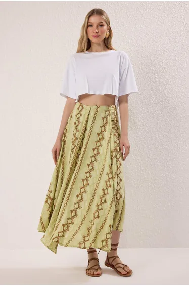 تنورة بألوان متعددة