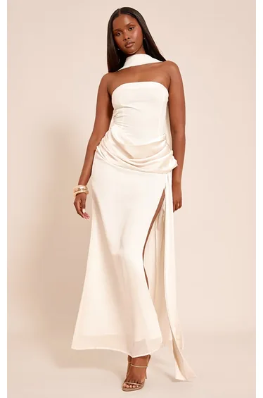 فستان ماكسي بثنيات بأكتاف مكشوفة لون كريمي