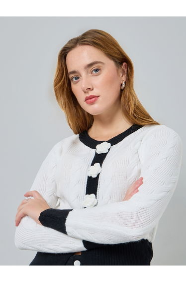 Women Flower Front Detail Cable Knit Sweater