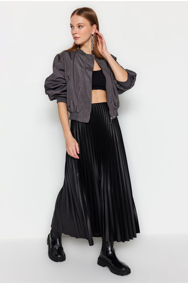 Black Pleated Maxi Knitted Skirt