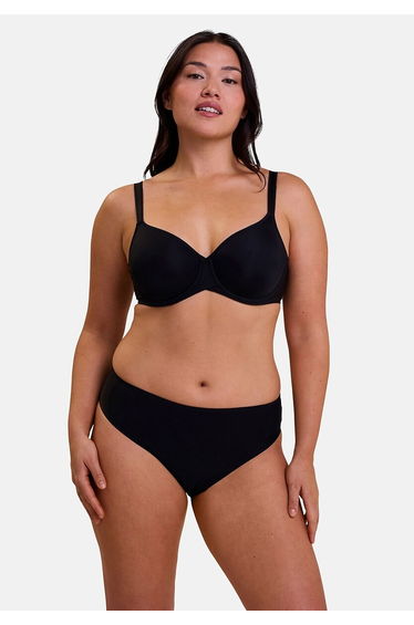 Sonia briefs
