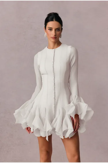 فستان قصير شبه شفاف بحافة واسعة