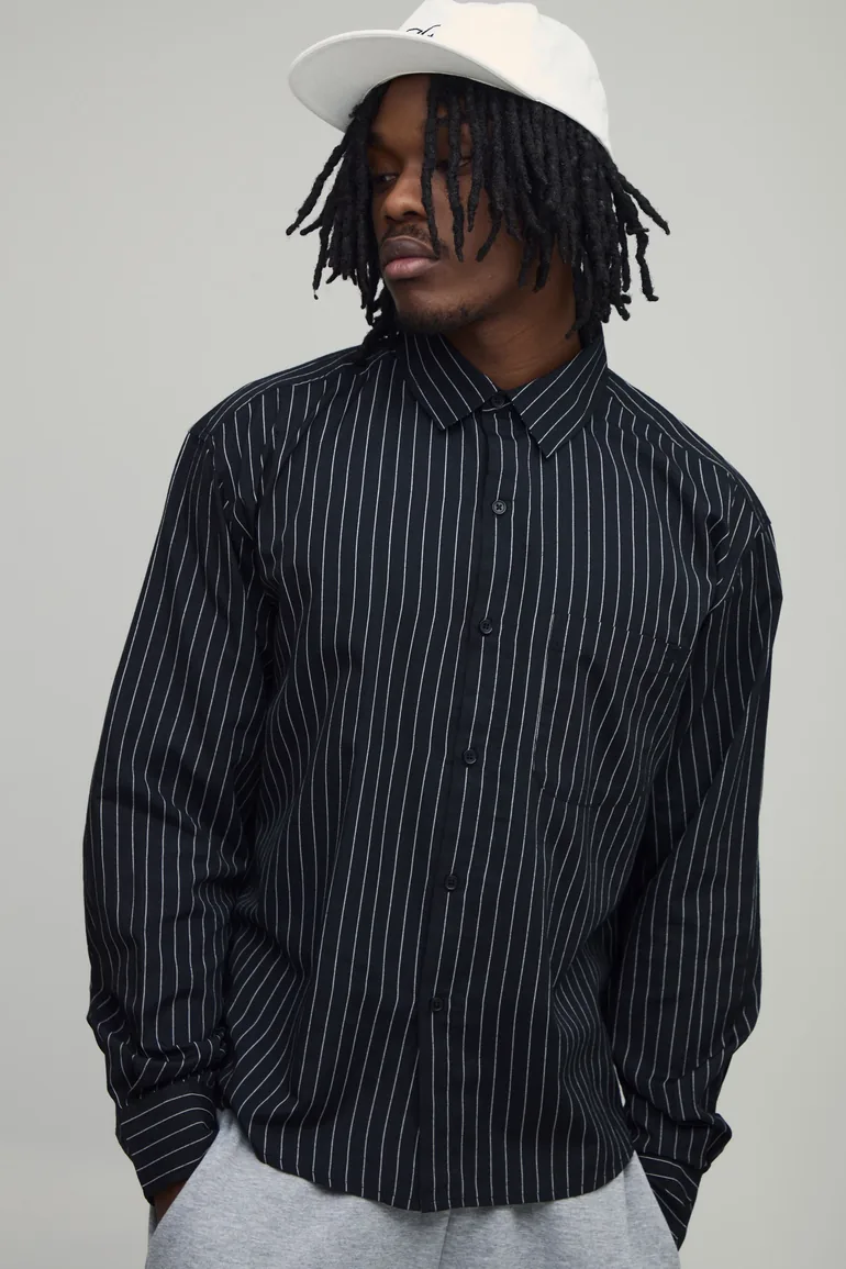 قميص مخطط بتصميم واسع عريض بحافة منحنية بتطريز لون أسود - لطويل القامة - 1