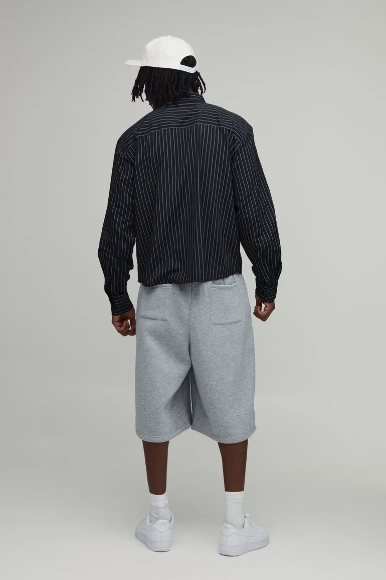 قميص مخطط بتصميم واسع عريض بحافة منحنية بتطريز لون أسود - لطويل القامة