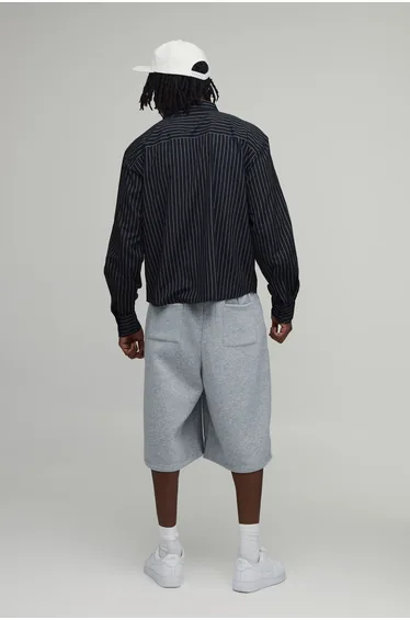 قميص أسود بطبعة مخططة بأكمام متوسطة الطول - للمقاسات الطويلة