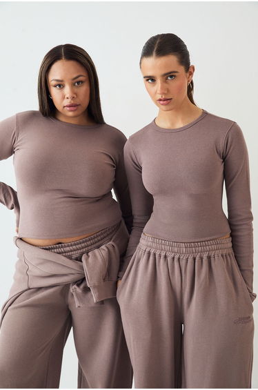 DSGN Studio Crew Neck Long Sleeve Top - mocha