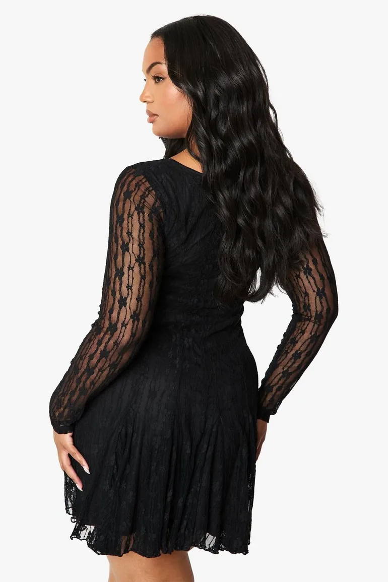 Plus lace godet mini skater dress - black Boohoo Black : Dresses :  VogaCloset Oman