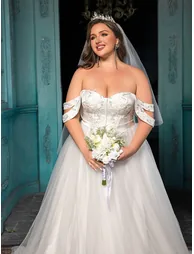 Romantic Elegant Plus Size Patchwork Mesh One-Shoulder Wedding Dress - 2