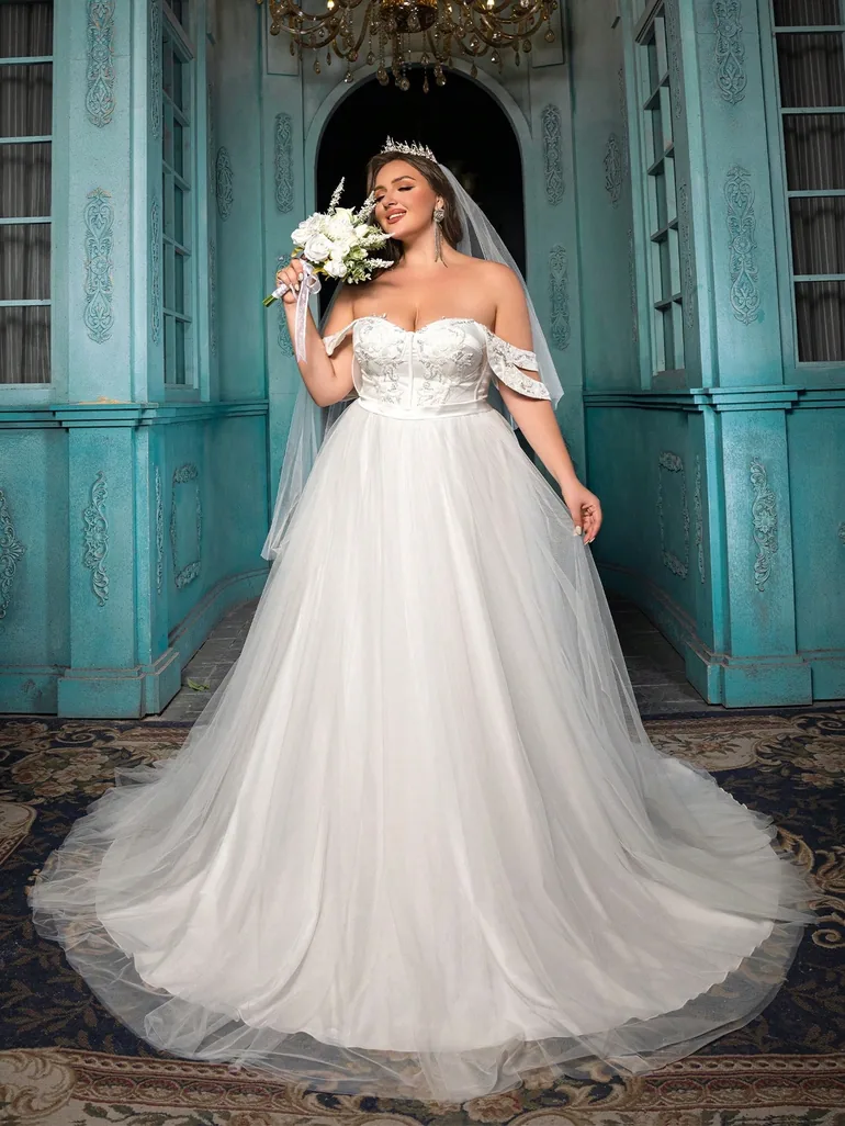 Romantic Elegant Plus Size Patchwork Mesh One-Shoulder Wedding Dress - 4
