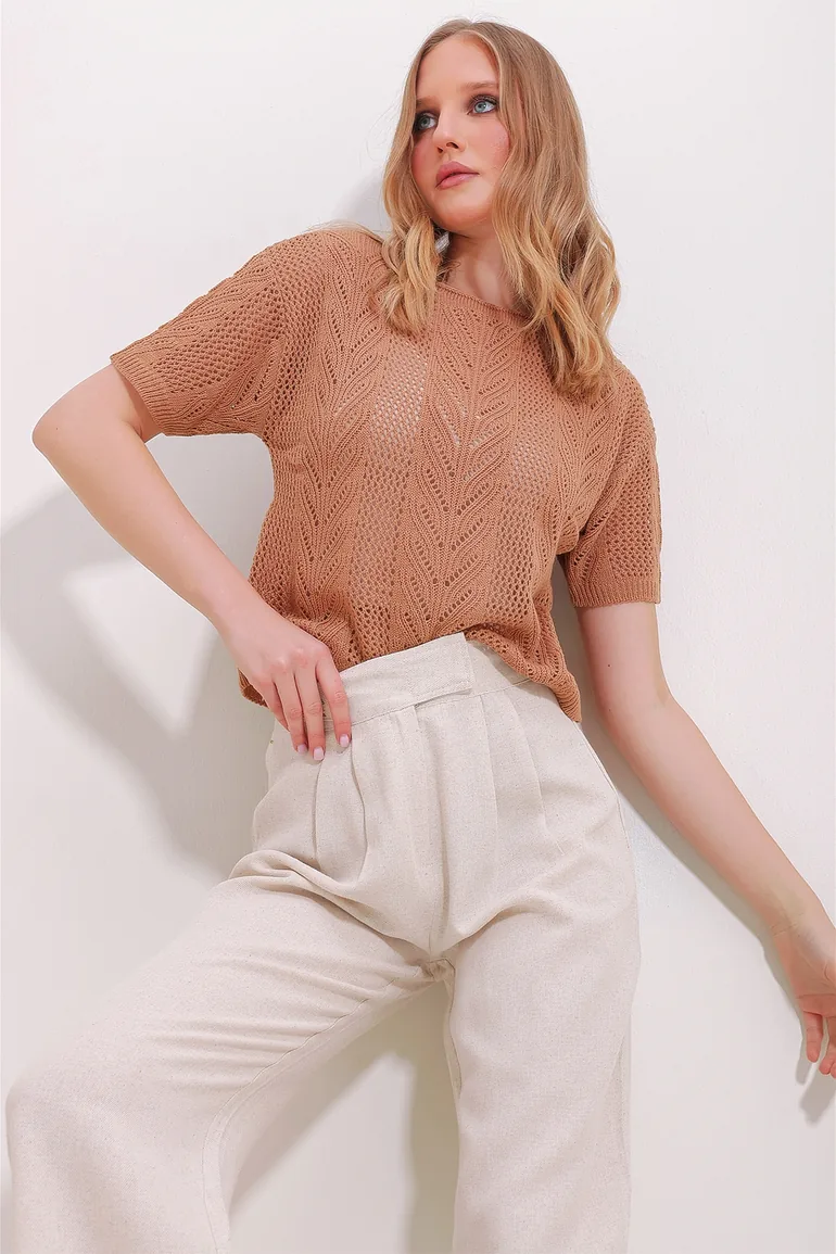 Women's Biscuit Crew Neck Openwork Half Sleeve Seasonal Knitwear Blouse - 2