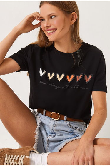 Women's Short Sleeve Colorful Heart Printed Basic T-Shirt