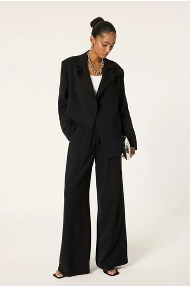 طقم توشيه بريفيه باللون الأسود