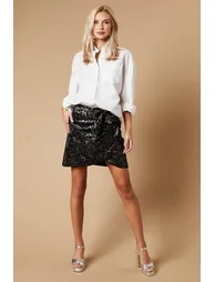 تنورة قصيرة بطبعة زيبرا مزينة بالترتر