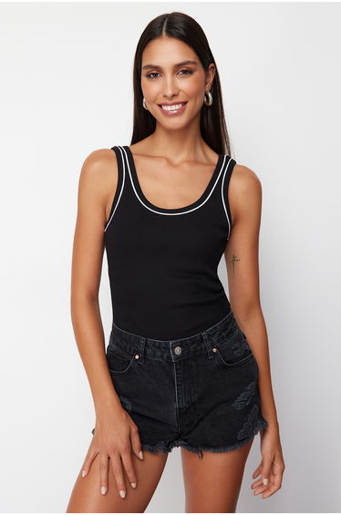 Black Contrast Piping Detailed Pool Neck Body Fitted Ribbed Elastic Knit Undershirt