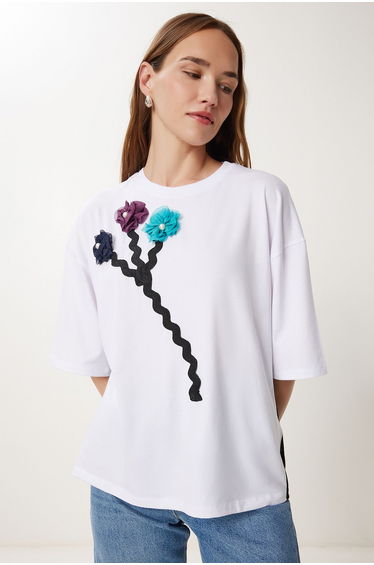 Women's White Flower Detailed Back Low-Cut Knitted T-Shirt