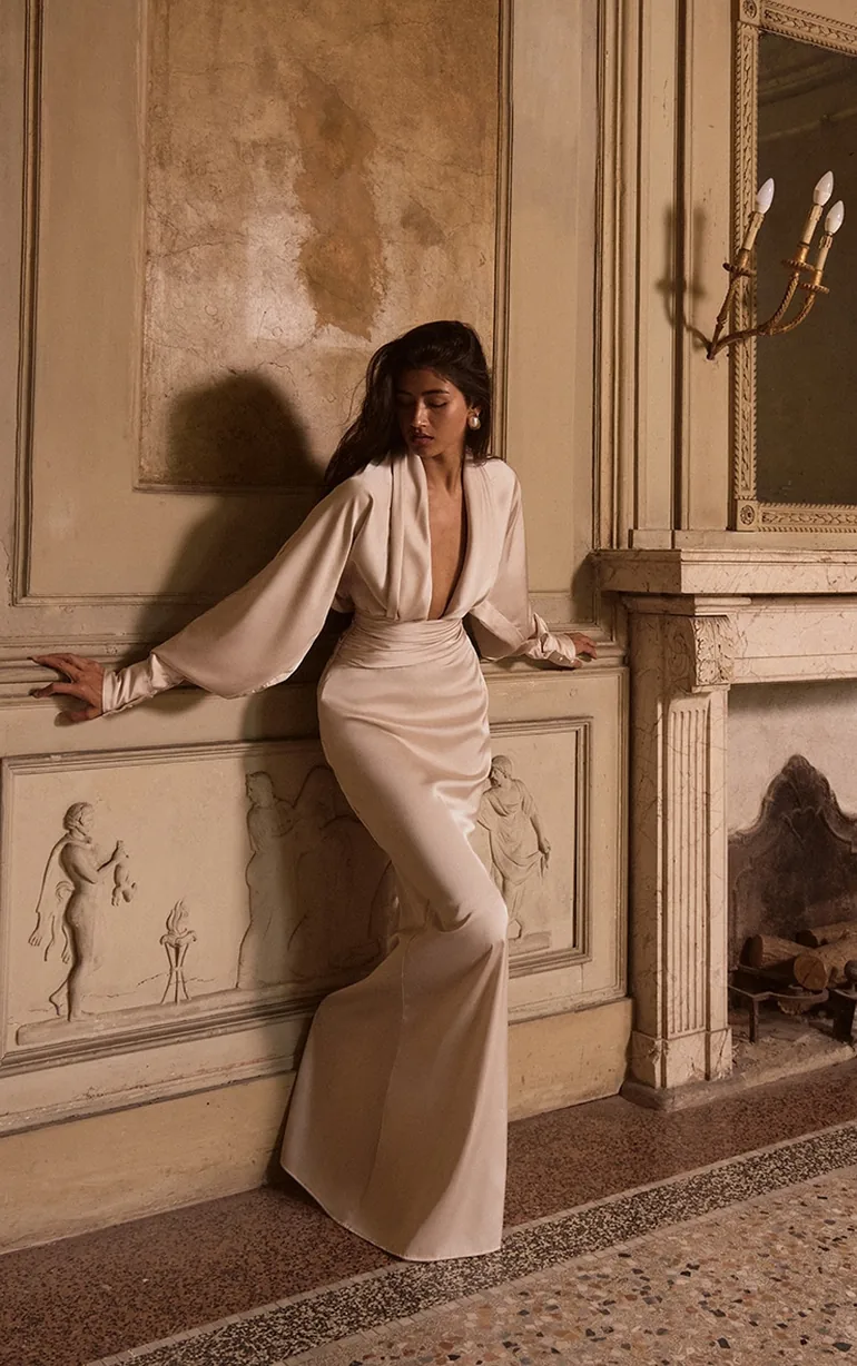 PLT Label Oyster Satin Long Sleeve Plunge Maxi Dress Prettylittlething  Cream : Evening Dresses : VogaCloset Oman