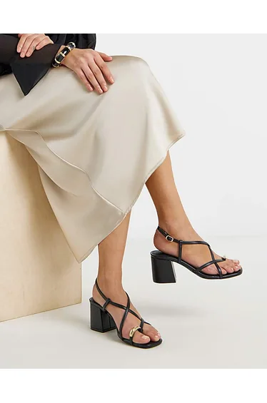 Toe Loop Heels Extra Wide Fit