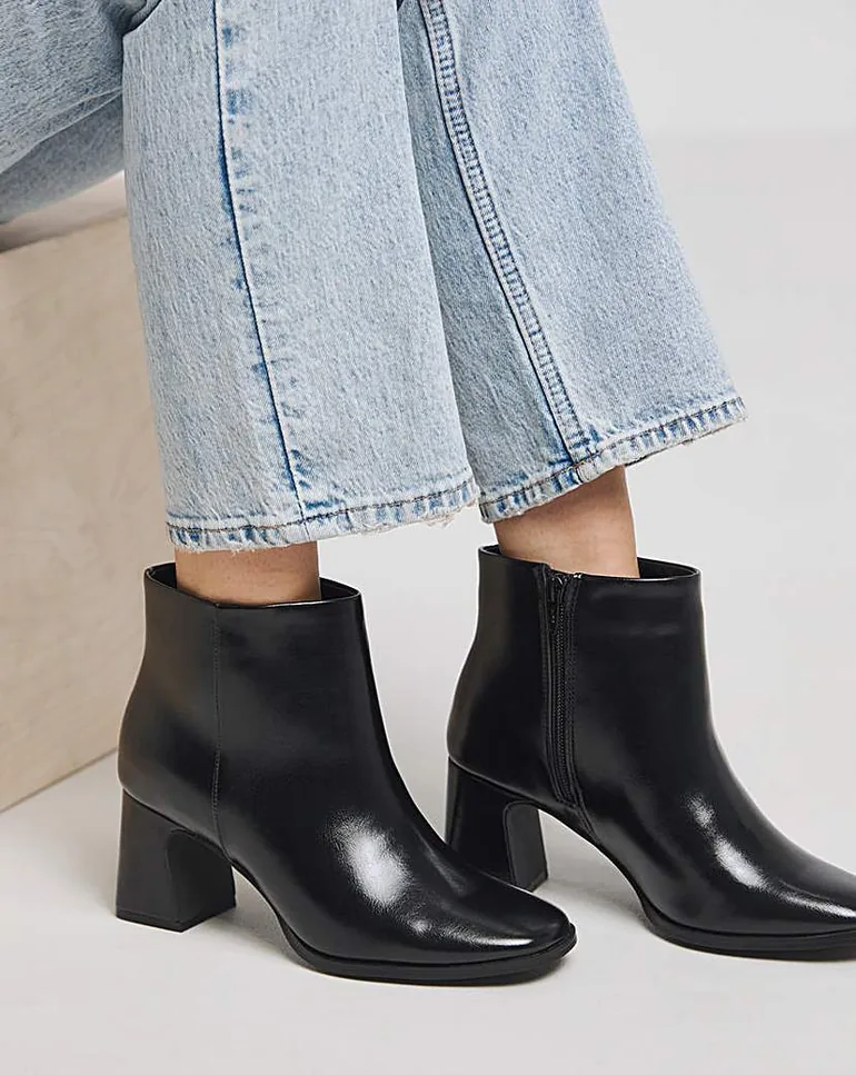 Block Heel Low Cut Boots Wide - 3