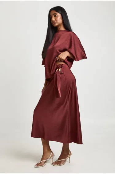 تنورة بوهو ميداكسي ستان حمراء