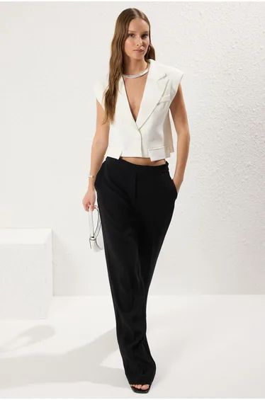 White Oversized Crop Pocket Detailed Woven Vest