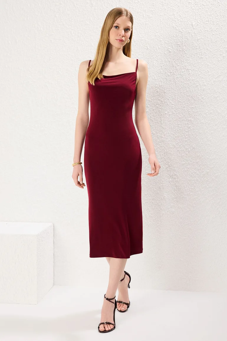 Claret Red Body-Styling Cowl Neck Midi Flexible Knitted Pencil Dress Trendyol Red : Day Dresses : VogaCloset Oman Claret Red Body-Styling Cowl Neck Midi Flexible Knitted Pencil Dress Trendyol Red : Day Dresses : VogaCloset Oman