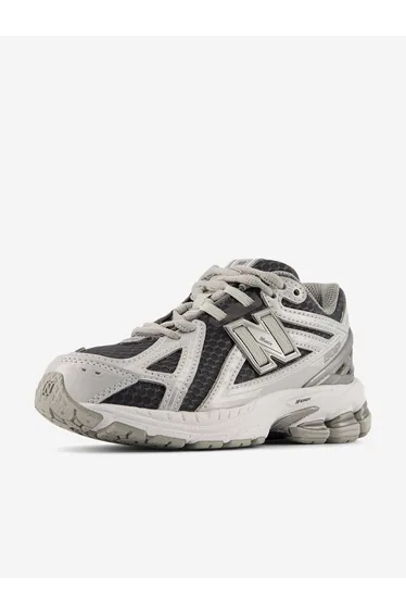 بوت رياضة أطفال لون أبيض