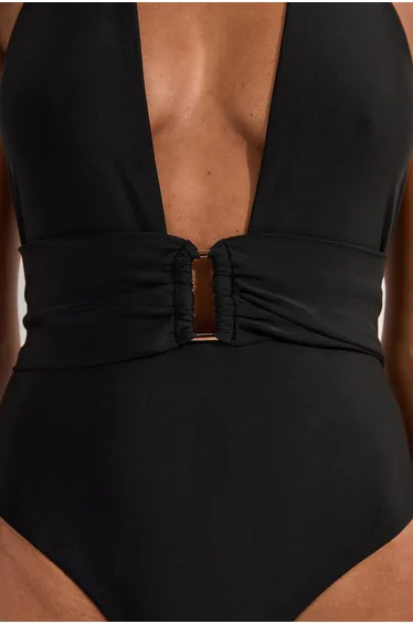 بدلة سباحة بياقة هالتر عميقة 